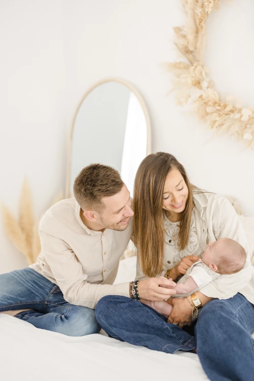 bonheur amour enfant famille jouer avec les enfants